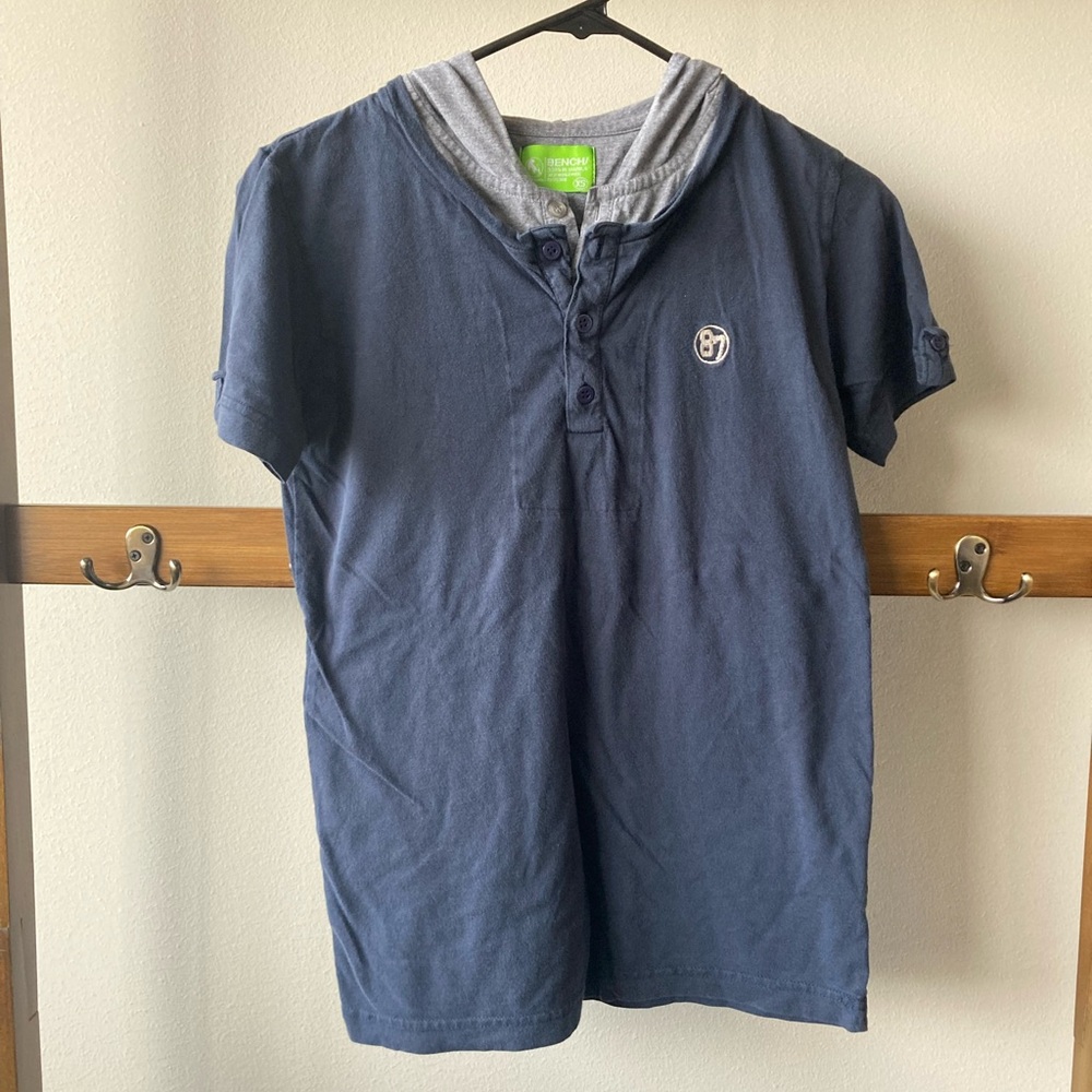 Men’s XS hooded short-sleeve shirt by Bench